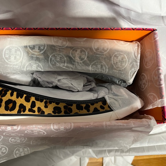 Tory Burch Leopard Haircalf slip on sneakers, size 9.5 - Picture 2 of 6